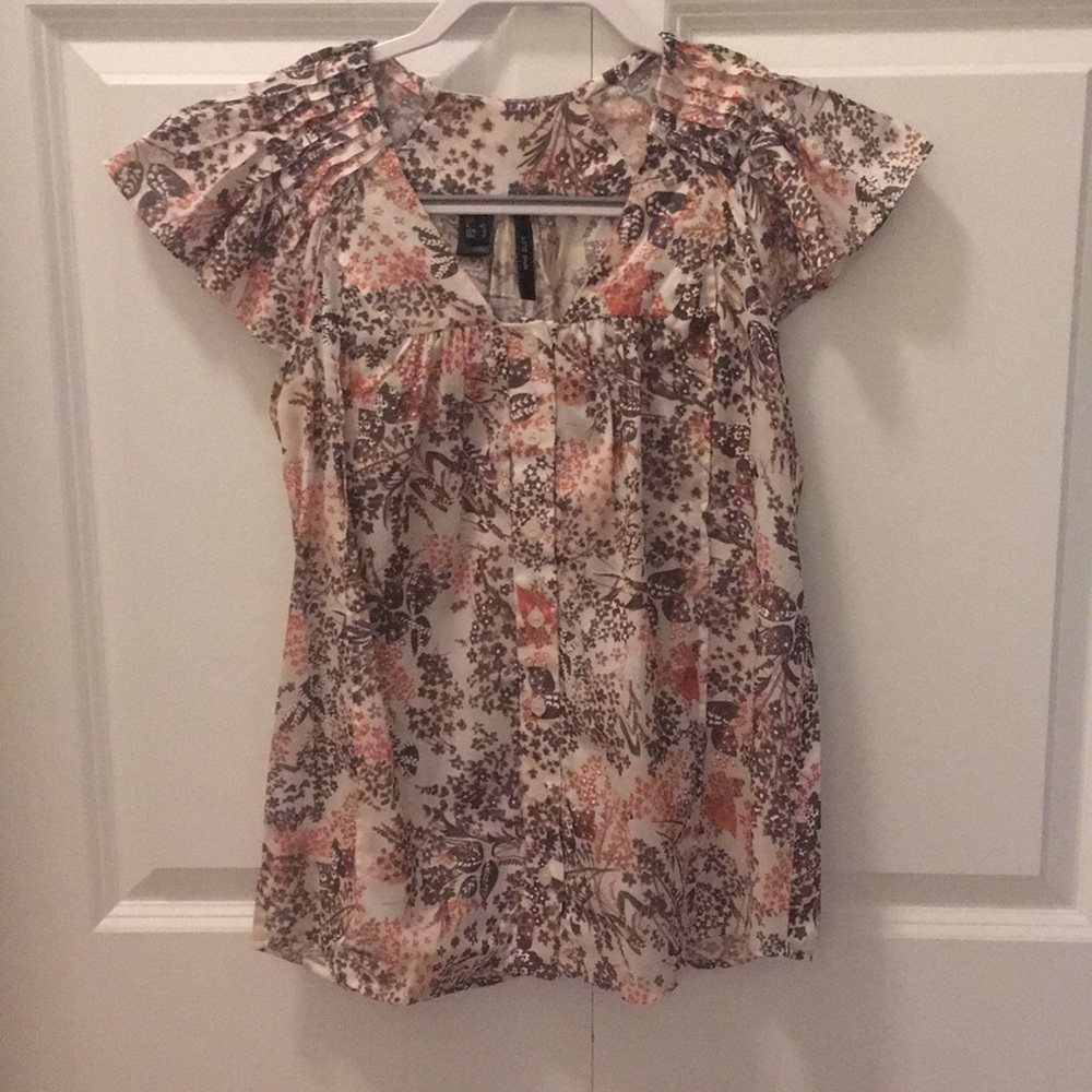 Cute blouse!